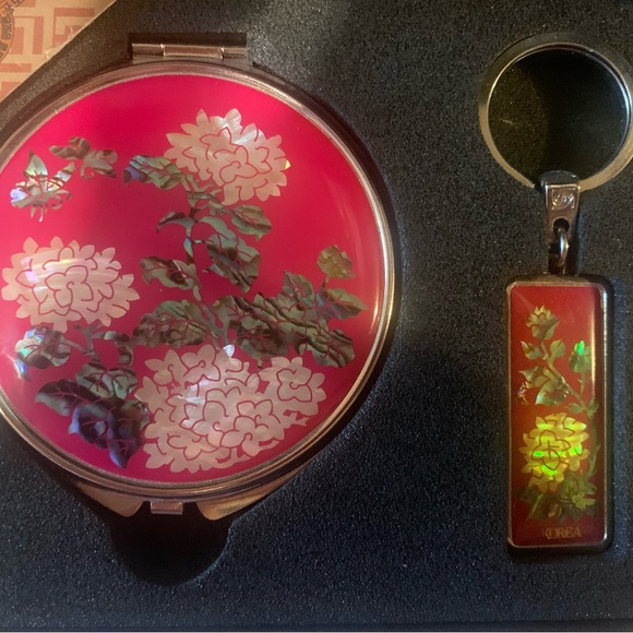 Compact Mirror and Keychain Set with Mother of Pearl Butterfly - Red - Picture 2 of 5